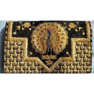 Vtg Velvet metal Embroidered Peacock Clutch bag